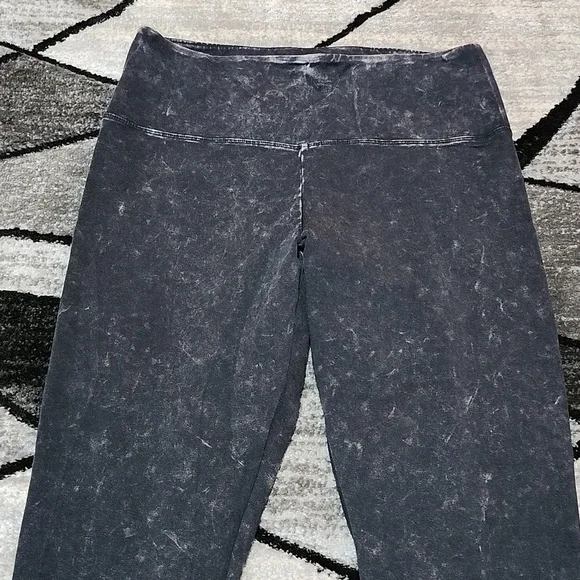 VS PINK YOGA ACID WASH BLACK 2019 LEGGINGS - Picture 2 of 11
